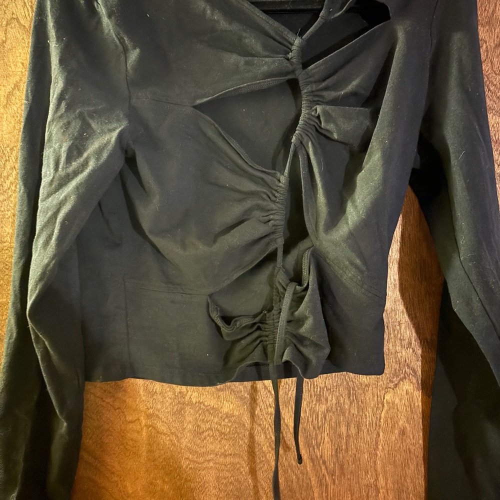 H&M CUT OUT TOP